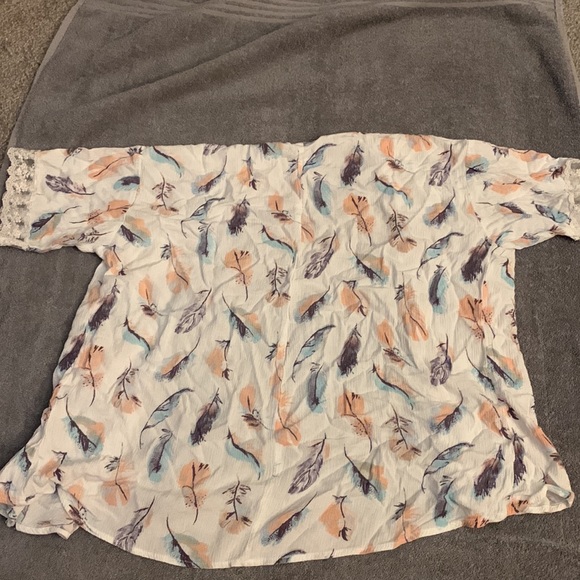 Multicolored Feather Print Short Sleeved Cardigan - Picture 3 of 4